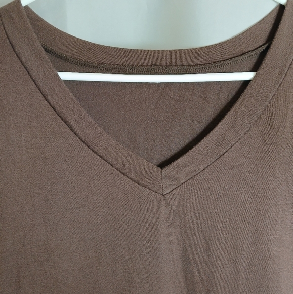 (#437) Unbranded Brown V-Neck Cuffed Sleeve Shirt Size Medium - Picture 11 of 11